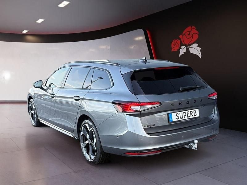 Neu Skoda Superb SportLine 204 PS (150 kW) 2026 Graphitegrau metallic Kombi