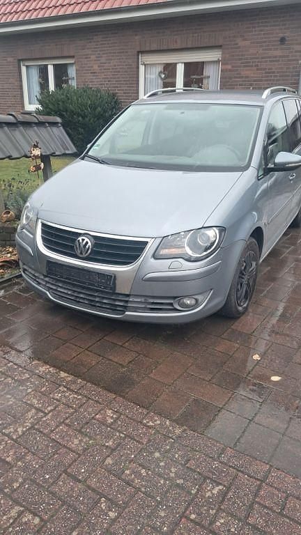 Grau Gebraucht 2009 VW Touran Van / Kleinbus | 2.650 € (Superpreis) - Bild 1/4