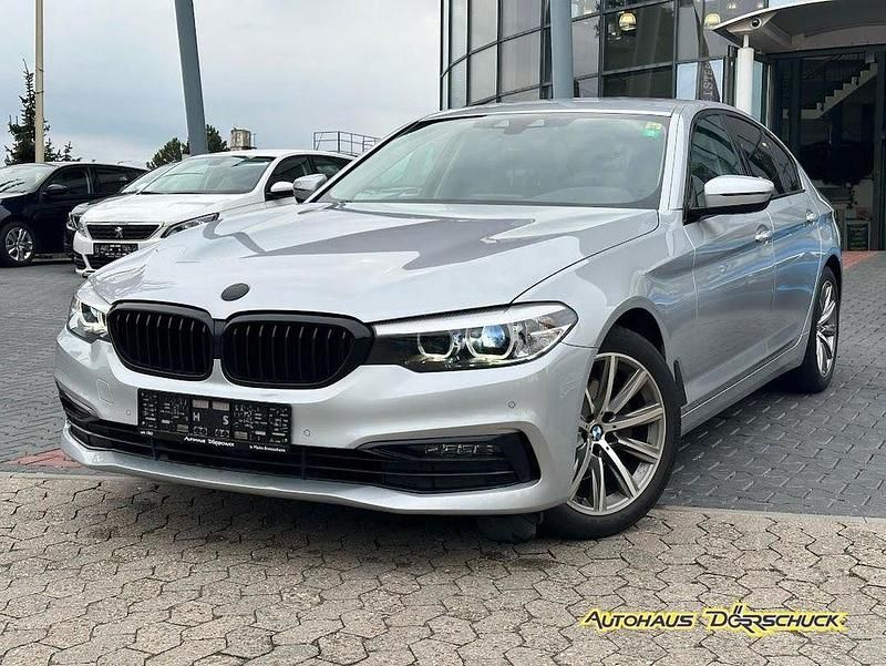 Glaciersilber metallic Gebraucht 2019 BMW 520 Shadowline Limousine | 22.690 € (Guter Preis) - Bild 1/4