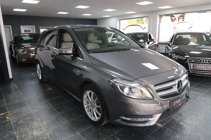Gebraucht Mercedes B200 156 PS (114 kW) 2011 Mountaingrau Van / Kleinbus