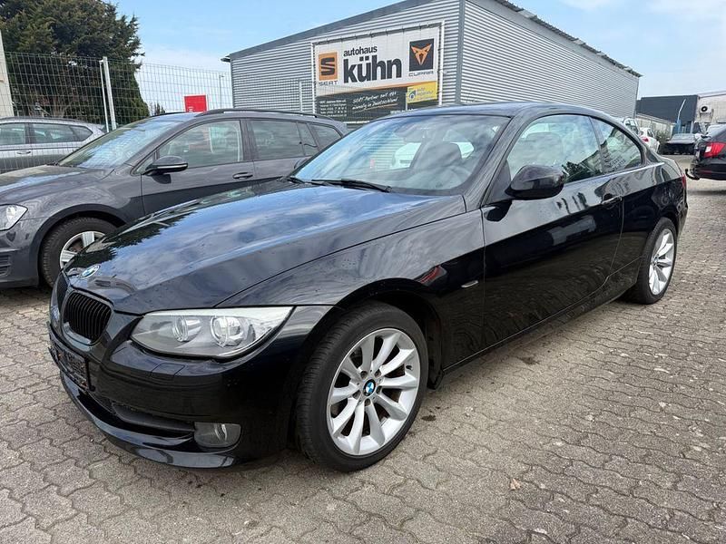Gebraucht BMW 320 Sport Line 170 PS (125 kW) 2012 Schwarz Coupé