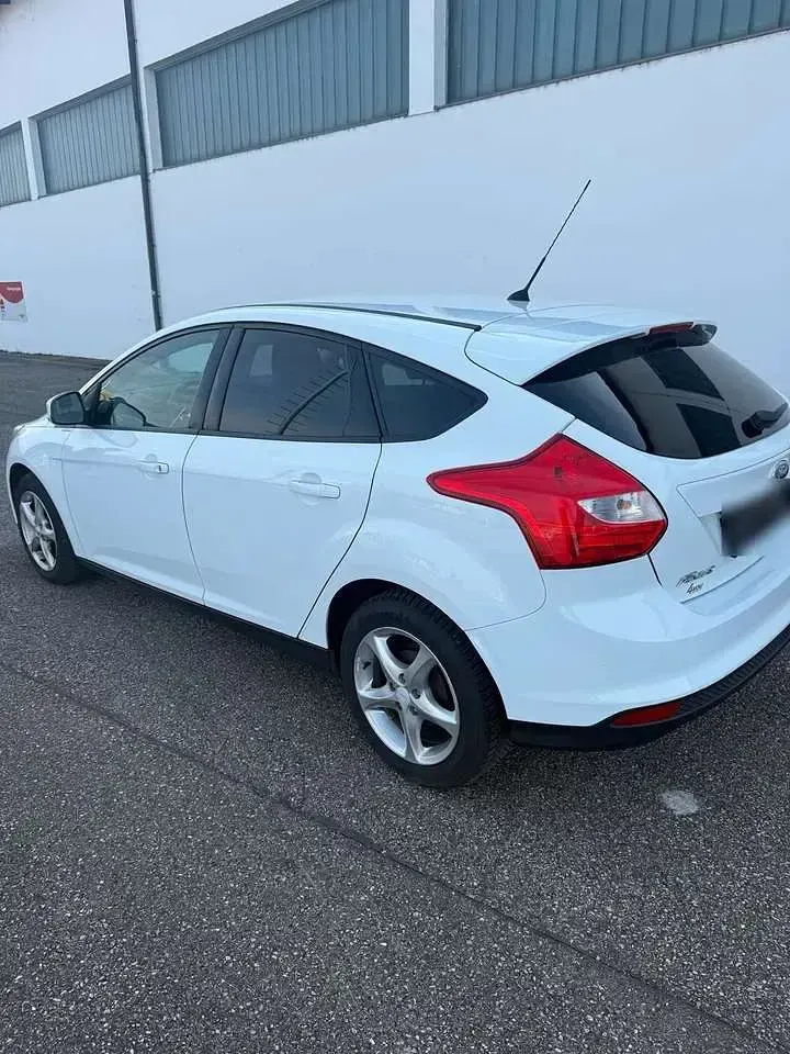 Gebraucht Ford Focus Trend 86 PS (63 kW) 2013 Limousine