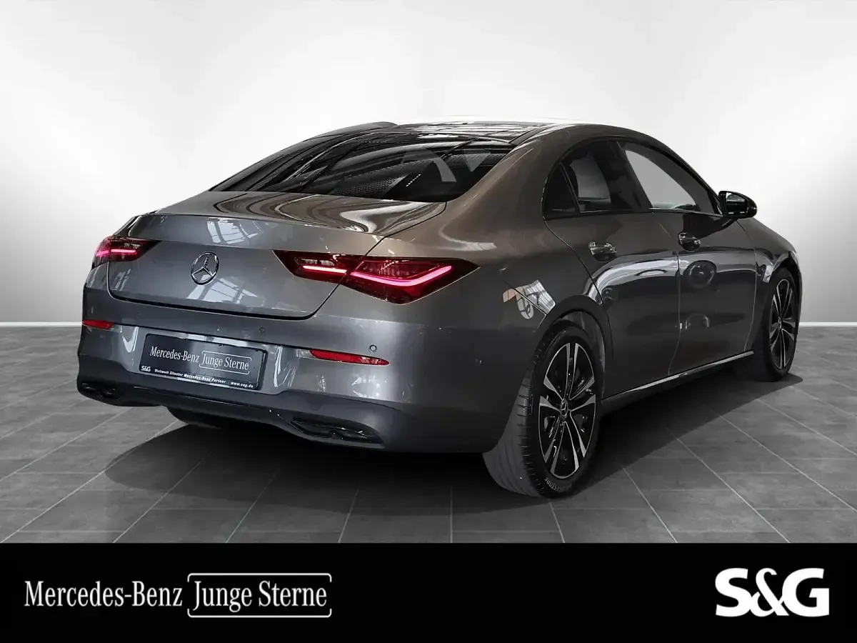 Gebraucht Mercedes CLA180 Night 136 PS (100 kW) 2025 Grau Coupé