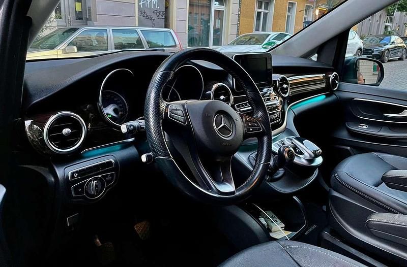 Gebraucht Mercedes V220 Avantgarde 163 PS (119 kW) 2017 Grau Van / Kleinbus