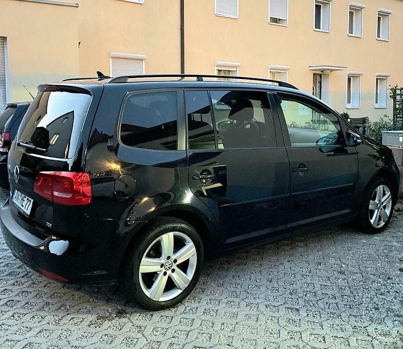 Gebraucht VW Touran Comfortline 105 PS (77 kW) 2011 Schwarz Van / Kleinbus