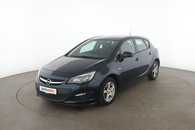 Grün Gebraucht 2015 Opel Astra Style Limousine | 9.490 € (Guter Preis) - Bild 1/3