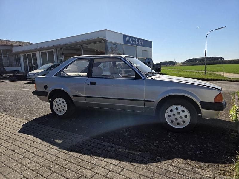 Gebraucht Ford Escort 79 PS (58 kW) 1984 Grau Limousine