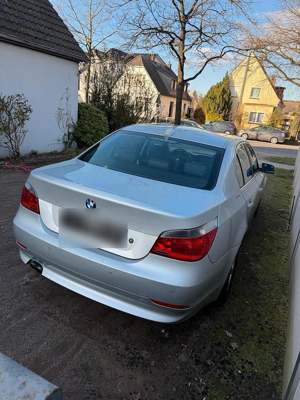 Gebraucht BMW 523 177 PS (130 kW) 2005 Silber Limousine