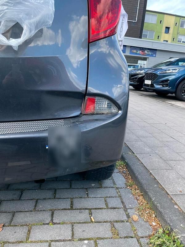 Gebraucht Toyota Verso-S 99 PS (72 kW) 2012 Grau Van / Kleinbus