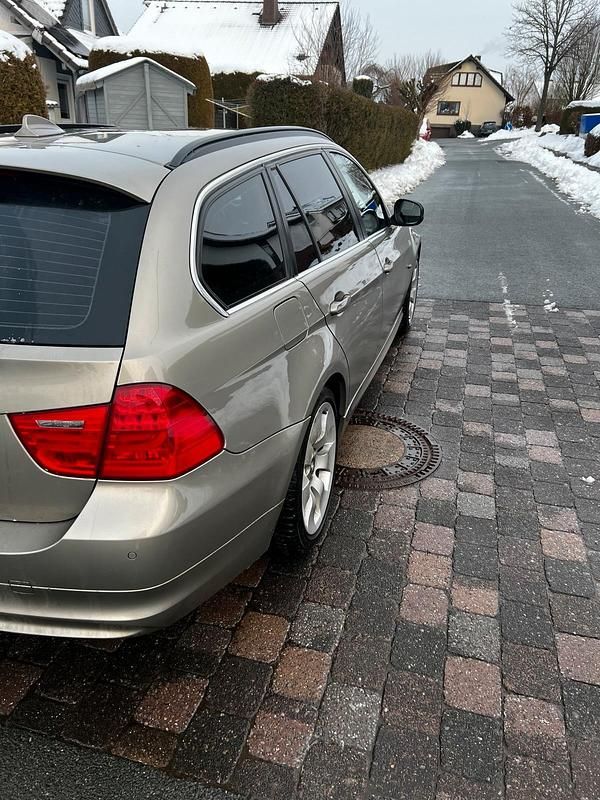 Gebraucht BMW 325 204 PS (150 kW) 2011 Beige Kombi