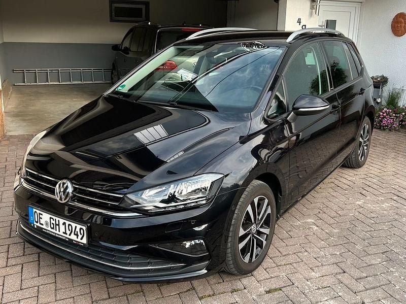 Schwarz Gebraucht 2019 VW Golf Sportsvan IQ Drive Van / Kleinbus | 16.900 € (Fairer Preis) - Bild 1/4