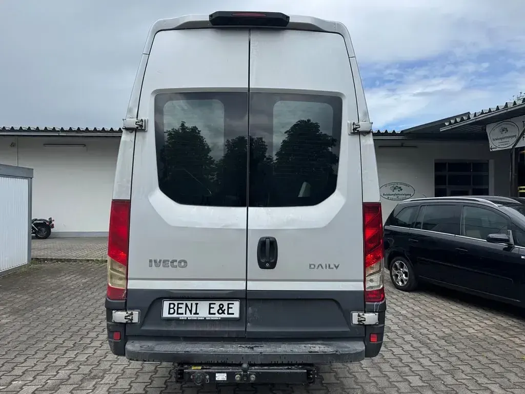 Gebraucht Iveco Daily 136 PS (100 kW) 2019 Silber Limousine
