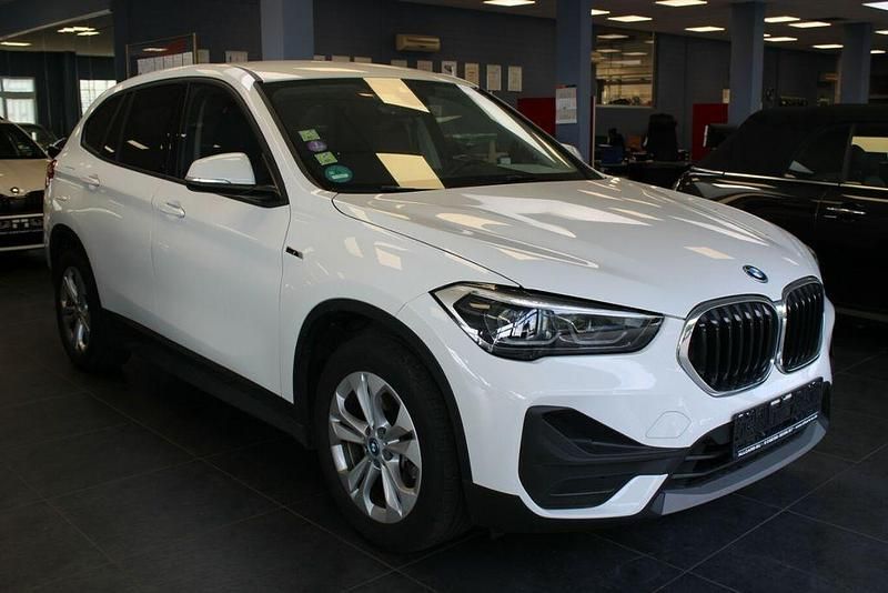 Weiß Gebraucht 2022 BMW X1 Advantage SUV | 23.980 € (Guter Preis) - Bild 1/4