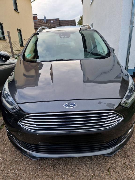 Grau Gebraucht 2018 Ford Grand C-Max Titanium Van / Kleinbus | 14.000 € (Fairer Preis) - Bild 1/4