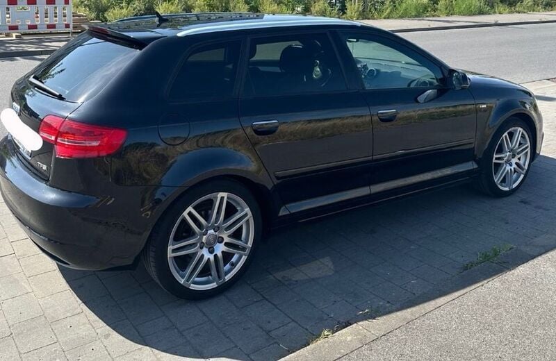 Schwarz Gebraucht 2011 Audi A3 Sportback S-Line Limousine | 6.900 € (Fairer Preis) - Bild 1/4