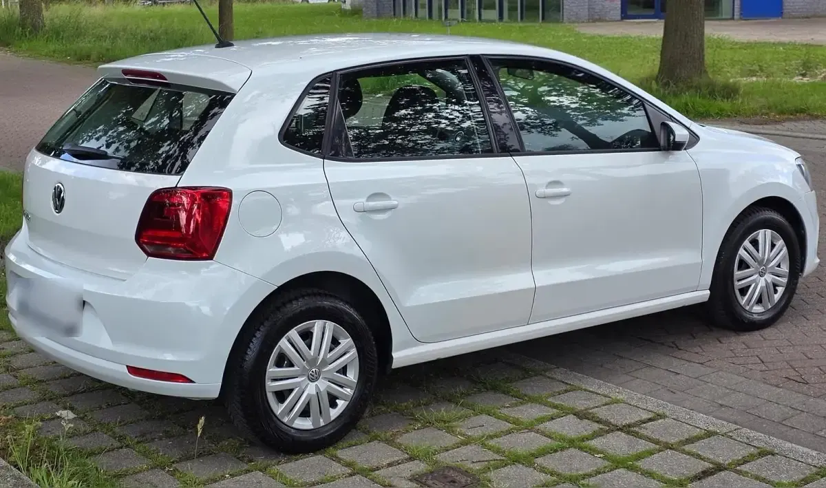 Gebraucht VW Polo 60 PS (44 kW) 2015 Weiß Limousine