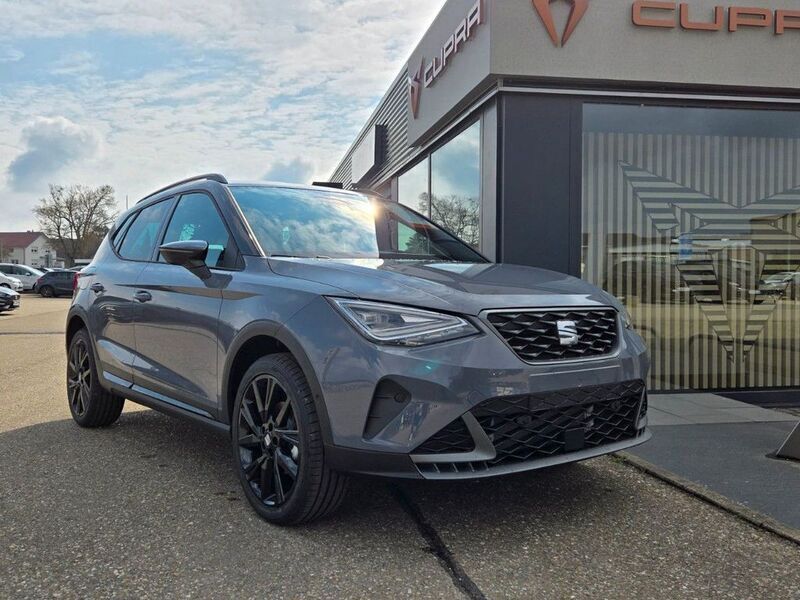 Grau Gebraucht 2025 Seat Arona Black Edition SUV | 27.990 € - Bild 1/4