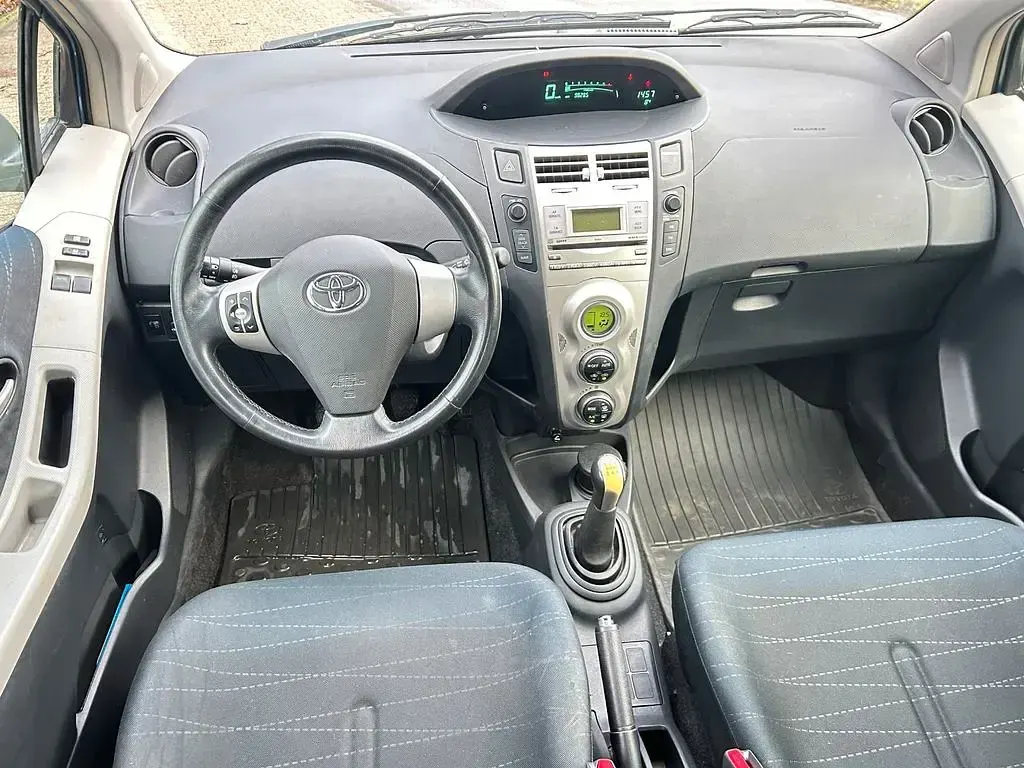 Gebraucht Toyota Yaris Executive 87 PS (63 kW) 2006 Blau Limousine
