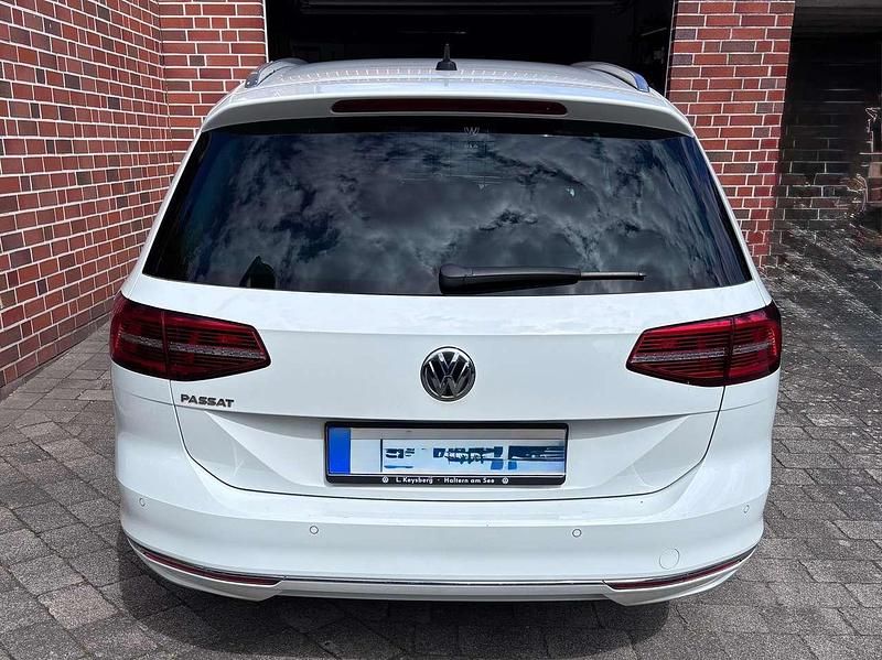 Weiß Gebraucht 2018 VW Passat Kombi | 18.499 € (Fairer Preis) - Bild 1/4