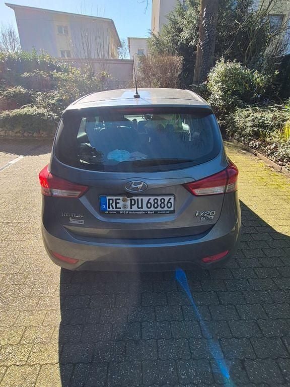 Gebraucht Hyundai ix20 116 PS (85 kW) 2014 Grau Kleinwagen