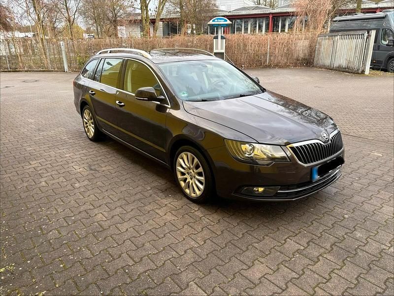 Gebraucht Skoda Superb 170 PS (125 kW) 2014 Braun Kombi