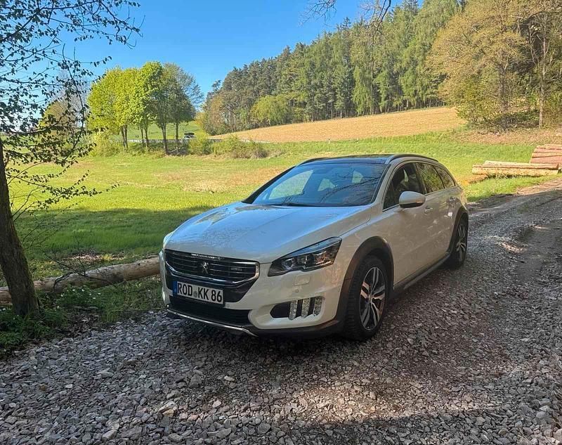 Weiß Gebraucht 2015 Peugeot 508 RXH Kombi | 12.399 € - Bild 1/3