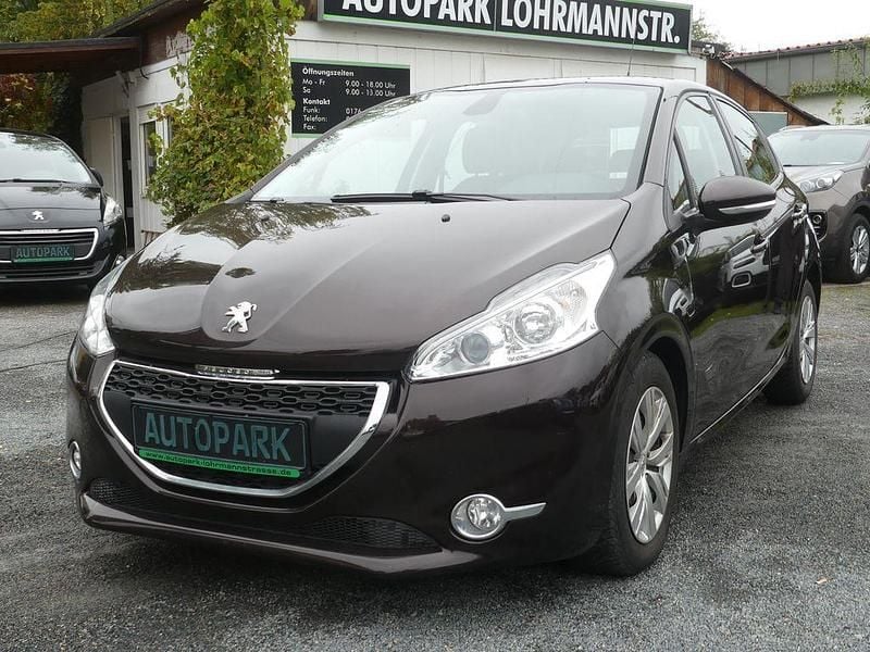 Gebraucht Peugeot 208 Active 95 PS (69 kW) 2012 Schwarz Kleinwagen
