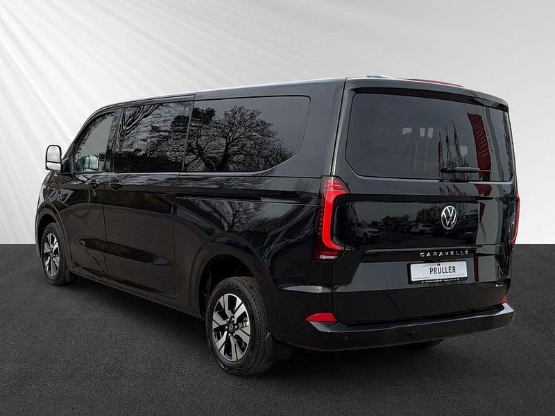 Gebraucht VW Caravelle Style 170 PS (125 kW) 2025 Midnight black metallic (schwarz) Van / Kleinbus