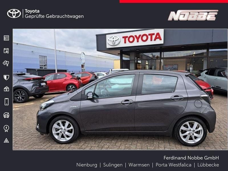 Marlingrau metallic Gebraucht 2013 Toyota Yaris Hybrid Club Kleinwagen | 11.390 € (Fairer Preis) - Bild 1/4