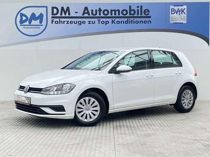 Weiß Gebraucht 2017 VW Golf Limousine | 12.490 € (Guter Preis) - Bild 1/4