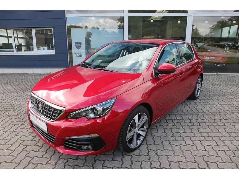 Rot Gebraucht 2018 Peugeot 308 Allure Limousine | 13.490 € (Etwas zu teuer) - Bild 1/4