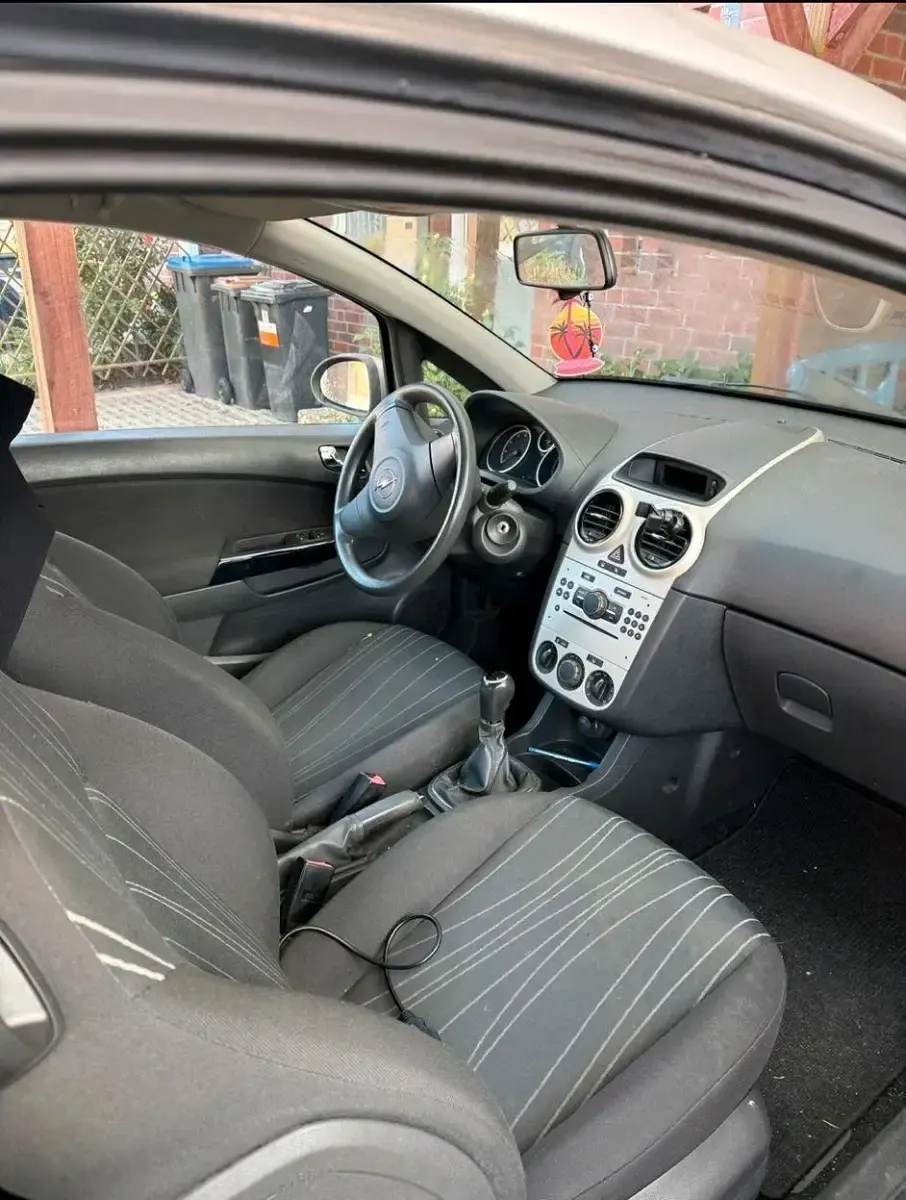 Second-hand Opel Corsa 60 CP (44 kW) 2007 Argintiu Hatchback