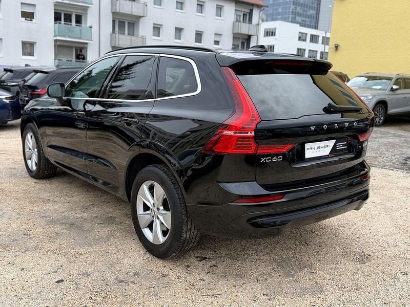 Gebraucht Volvo XC60 Core 197 PS (144 kW) 2022 Schwarz SUV