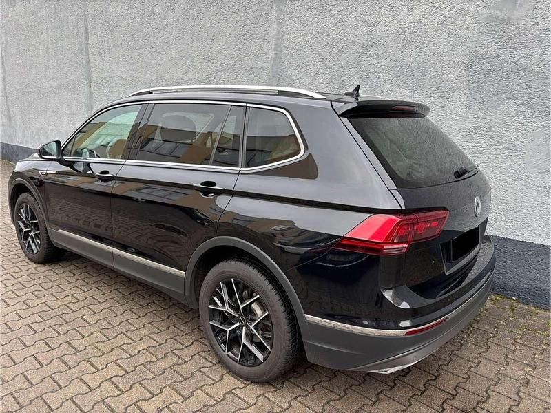 Gebraucht VW Tiguan Allspace Highline 150 PS (110 kW) 2020 Deep black SUV