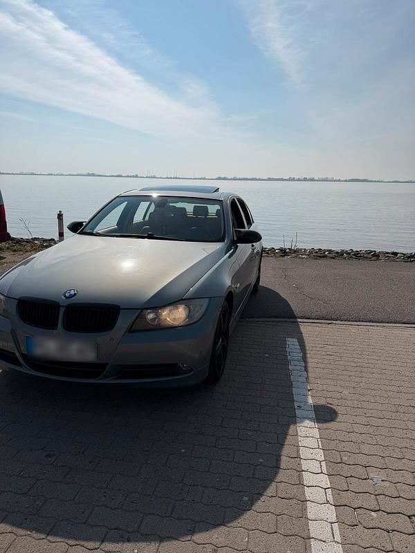 Gebraucht BMW 325 218 PS (160 kW) 2008 Grau Limousine