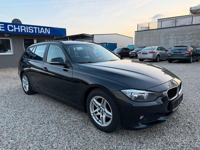Gebraucht BMW 318 143 PS (105 kW) 2013 Schwarz Kombi