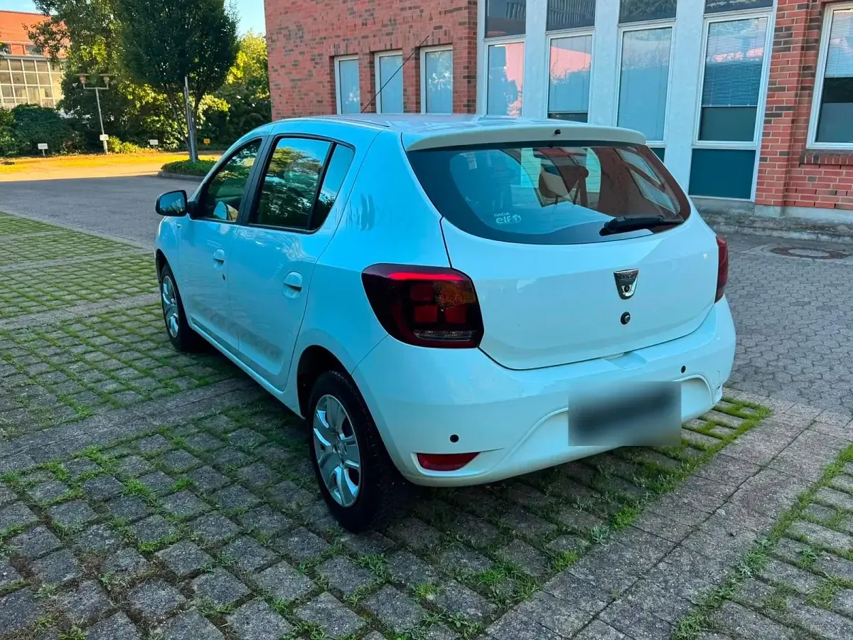 Gebraucht Dacia Sandero 75 PS (55 kW) 2018 Weiß Limousine