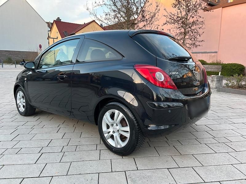 Używany Opel Corsa Edition 87 KM (63 kW) 2010 Czarny Hatchback