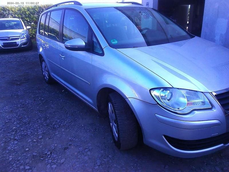 Gebraucht VW Touran 140 PS (102 kW) 2010 Silber Van / Kleinbus