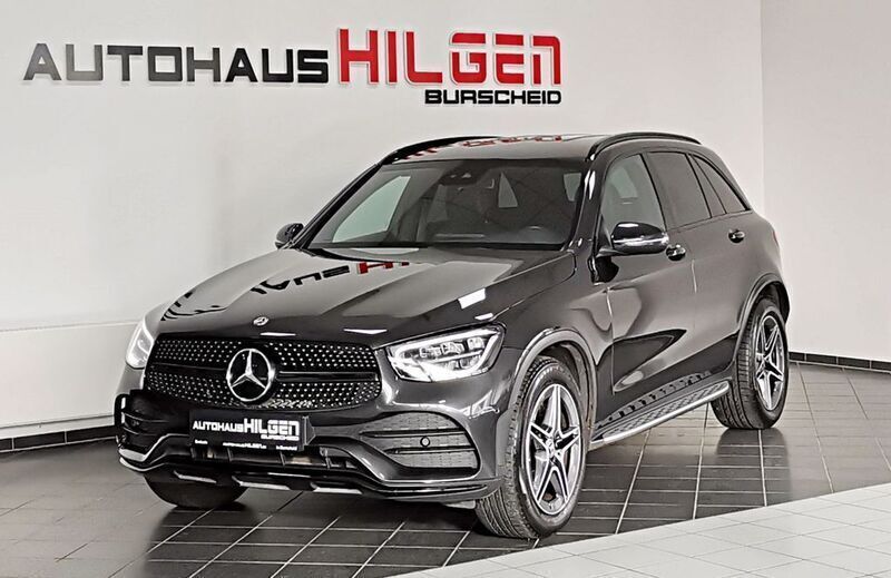 Olivgruen matt Gebraucht 2019 Mercedes GLC300 AMG SUV | 36.950 € (Fairer Preis) - Bild 1/4