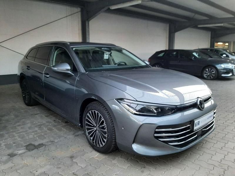 Gebraucht VW Passat Elegance 150 PS (110 kW) 2025 Grau Kombi