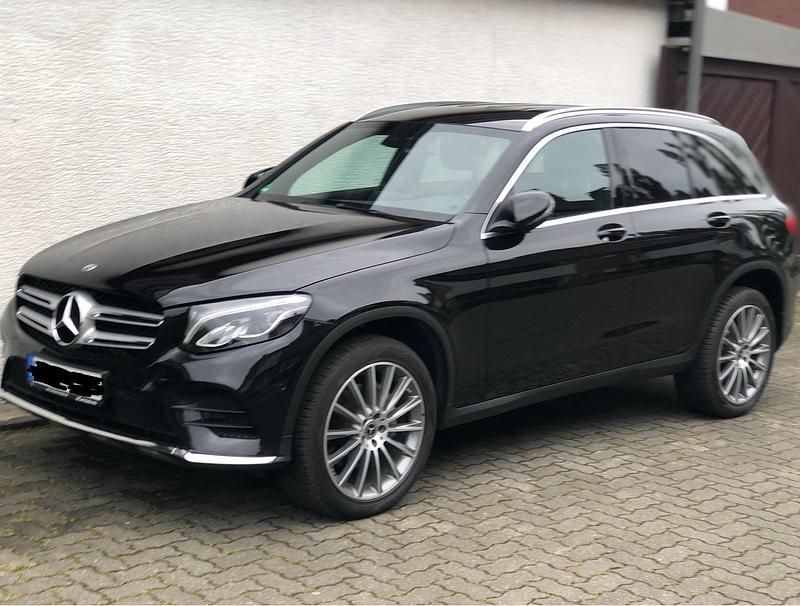 Schwarz Gebraucht 2017 Mercedes GLC250 AMG line SUV | 27.990 € (Fairer Preis) - Bild 1/4