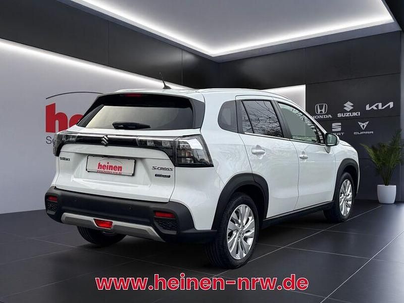 Gebraucht Suzuki SX4 S-Cross Comfort 129 PS (94 kW) 2024 Cool white SUV