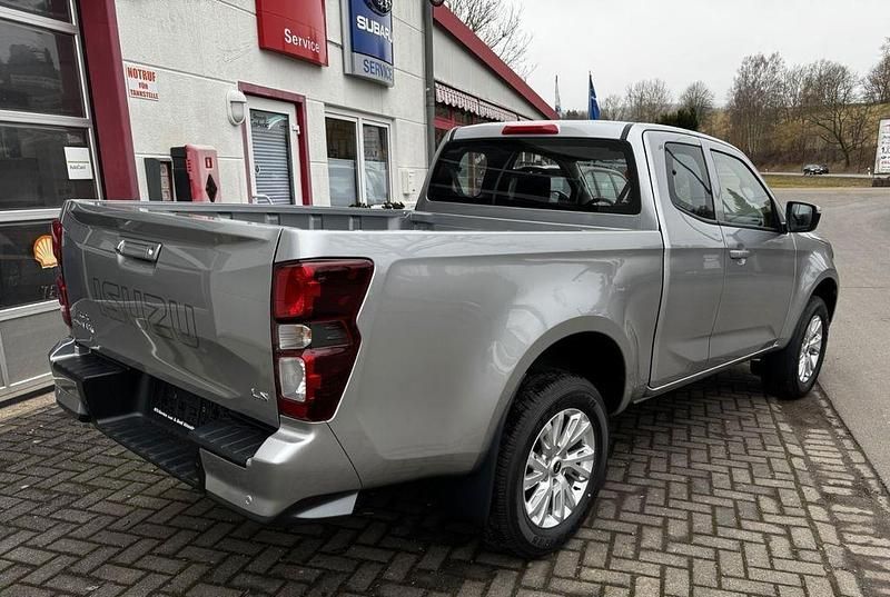 Neu Isuzu D-Max 163 PS (119 kW) 2026 Silber Pickup