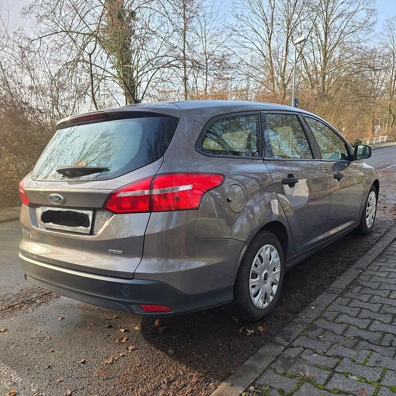 Gebraucht Ford Focus Trend 101 PS (74 kW) 2015 Braun Kombi