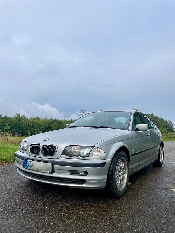 Silber Gebraucht 2001 BMW 320 Limousine | 2.190 € (Guter Preis) - Bild 1/4