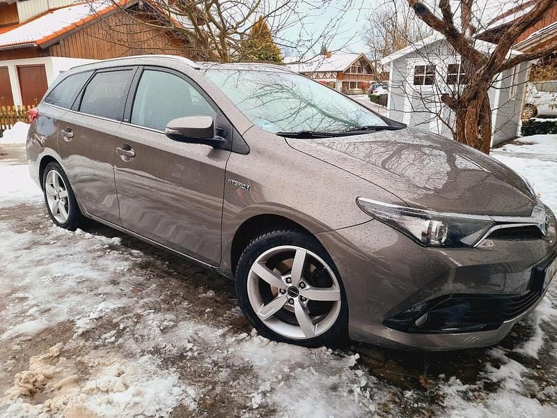 Grau Gebraucht 2017 Toyota Auris Touring Sports Edition-S Kombi | 11.900 € (Fairer Preis) - Bild 1/4