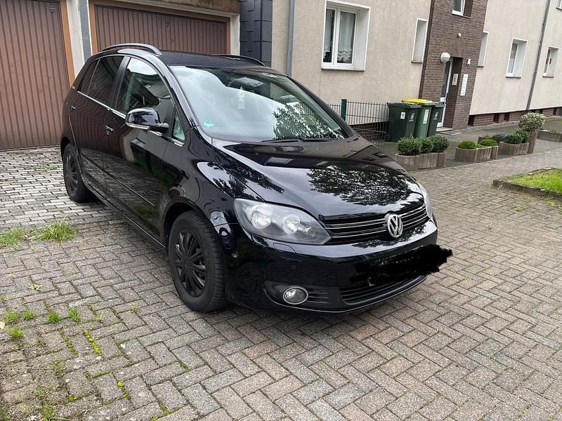 Second-hand VW Golf VI 105 CP (77 kW) 2011 Negru Hatchback