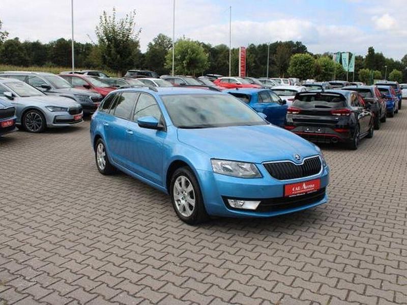 Blau Gebraucht 2016 Skoda Octavia Ambition Kombi | 12.930 € (Fairer Preis) - Bild 1/4