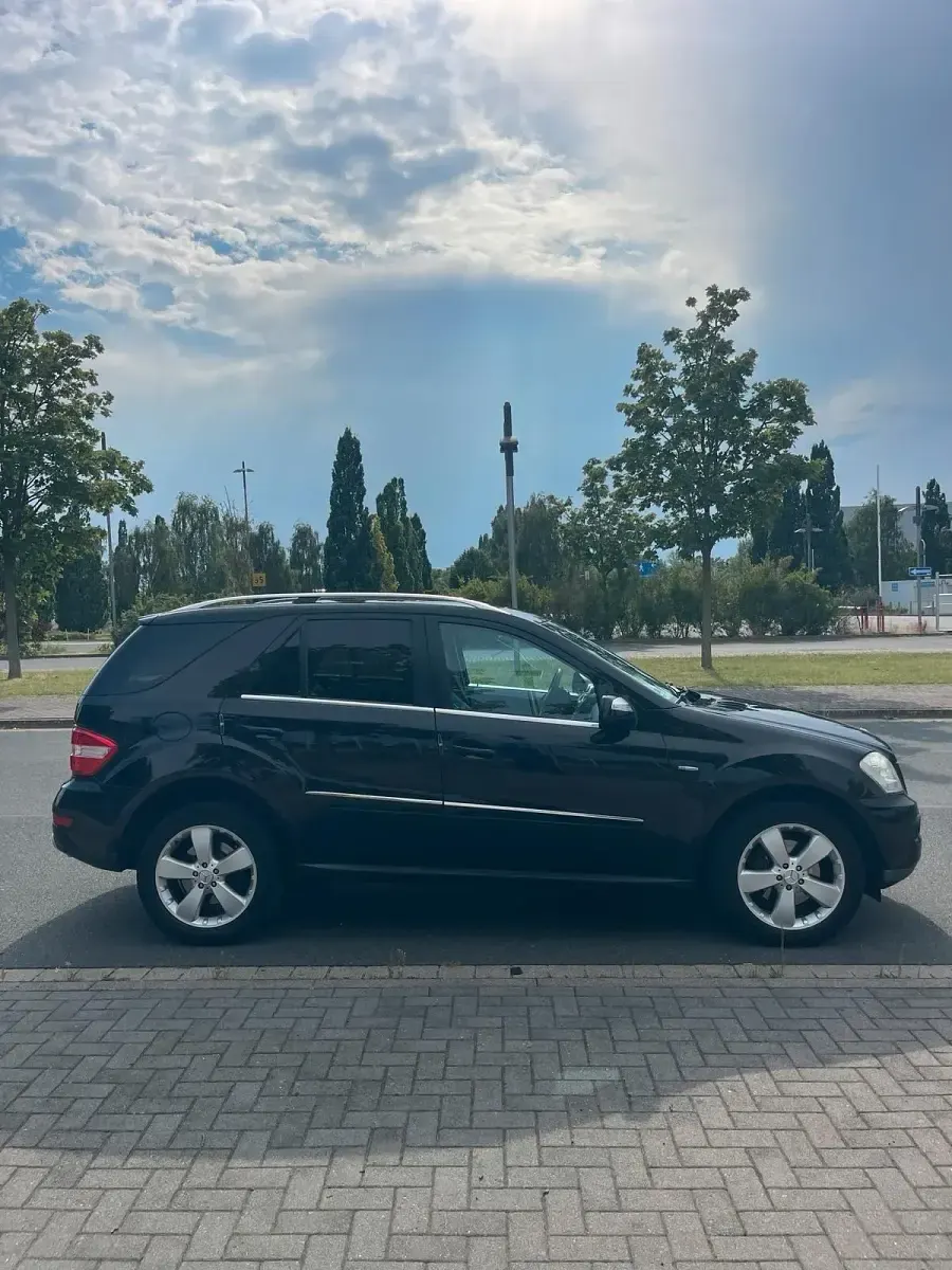 Gebraucht Mercedes ML300 204 PS (150 kW) 2010 Schwarz SUV
